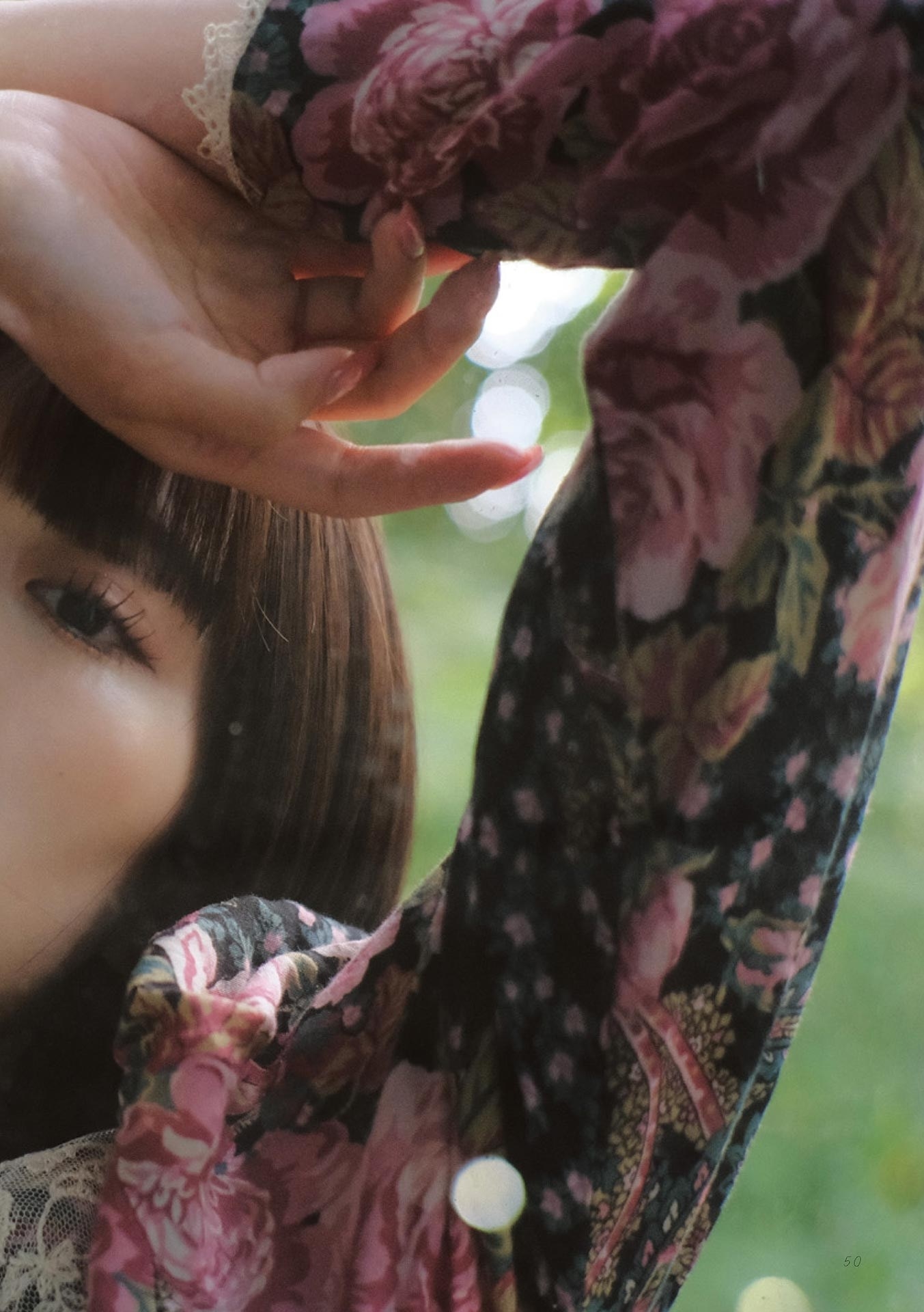 [Photobook] 鶴嶋乃愛 1stフォトエッセイ 微睡む花の様に
