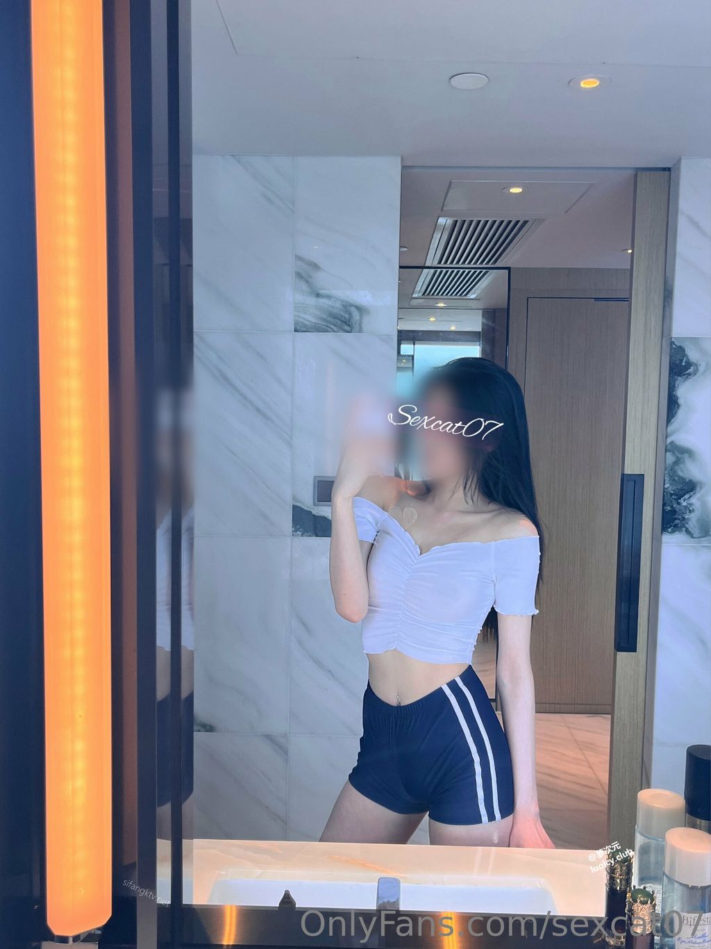 [OtherXXX] Sexcat(性感的猫)： OF究极绿帽骚妻 健身室大乱交混战