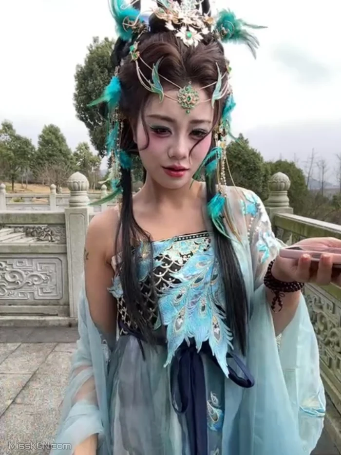 AsiaGoodLuck： 户外达人丝袜 公园 室内公共场所露出 长裙下塞跳蛋 #02