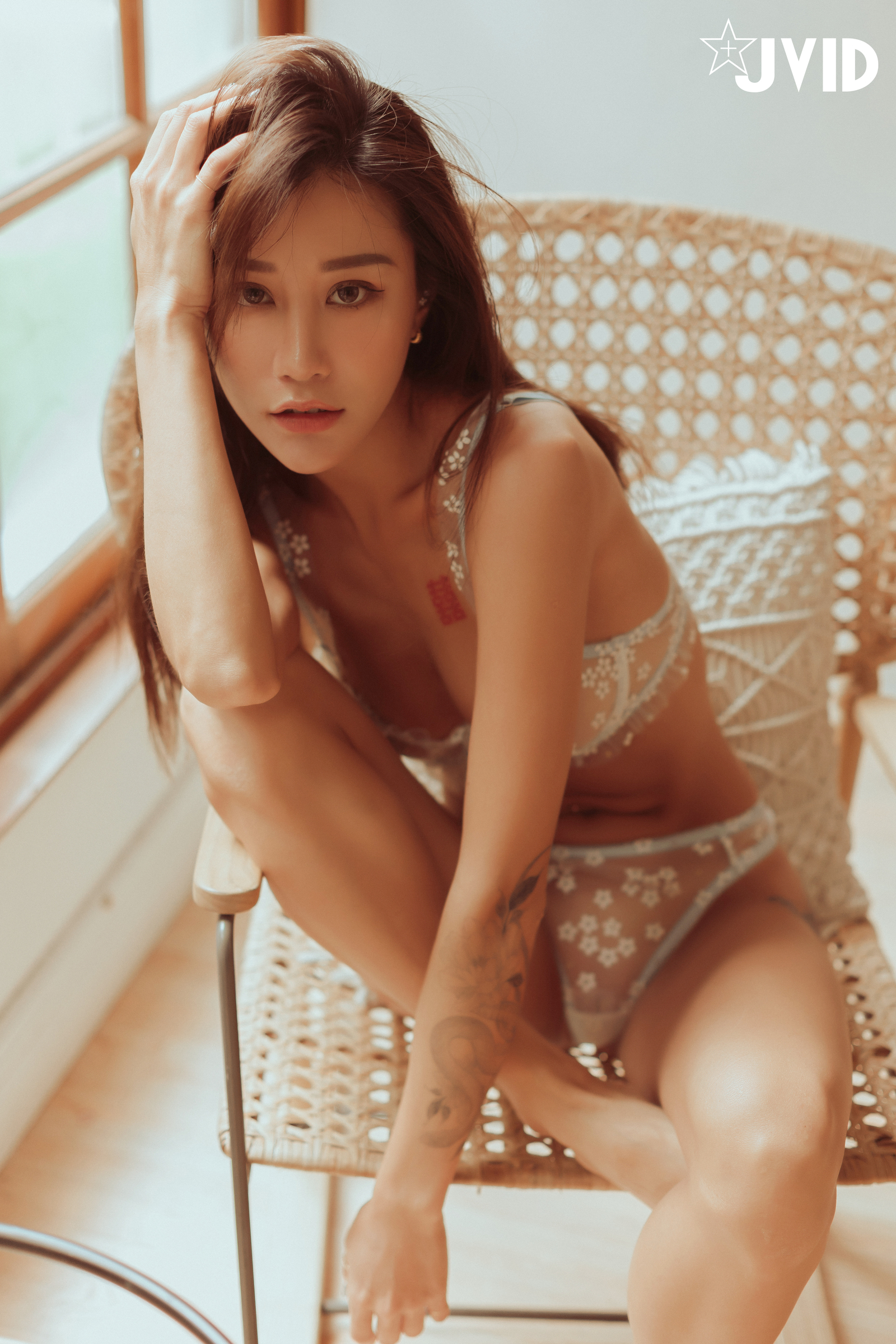 [JVID] Lara 雙囍 – 『全裸、美乳、美尻』陽光女孩雙囍 到家中挑逗你