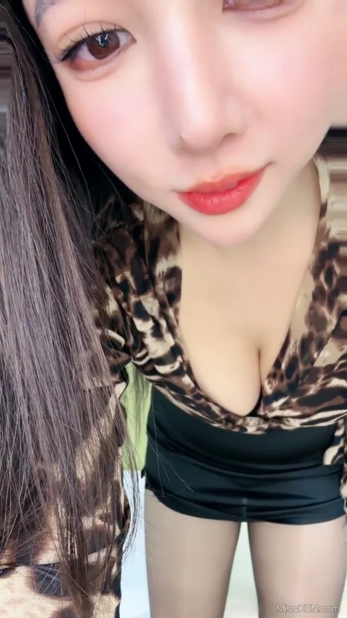 晓白： G乳御姐下海 黑丝高跟诱惑迷人