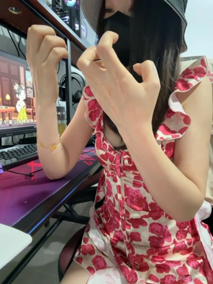 Lucky-cat88： 露出小美女 挑战公共场合露出 高尔夫球场 网吧 出租车 #04
