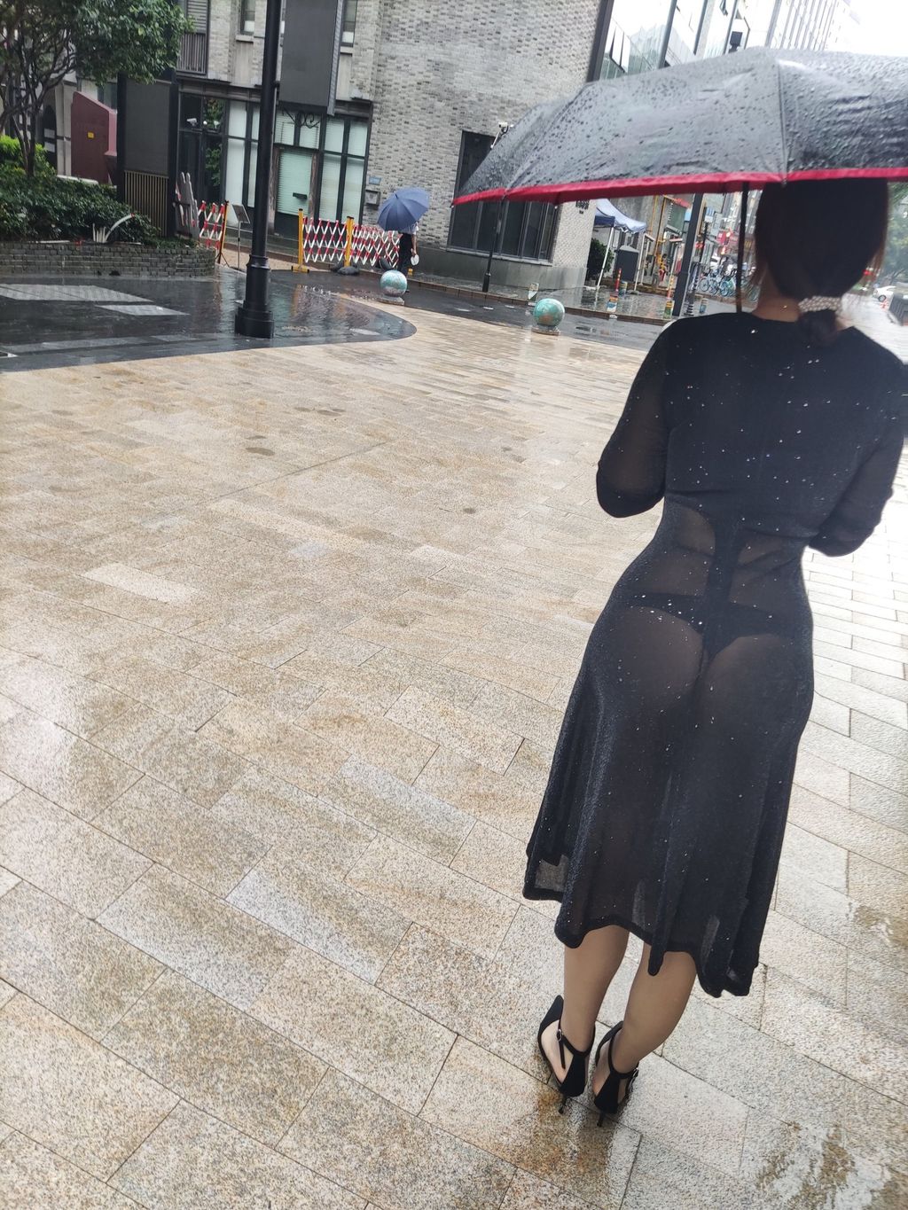 [OtherXXX] 沐子： 人前露出极品人妻