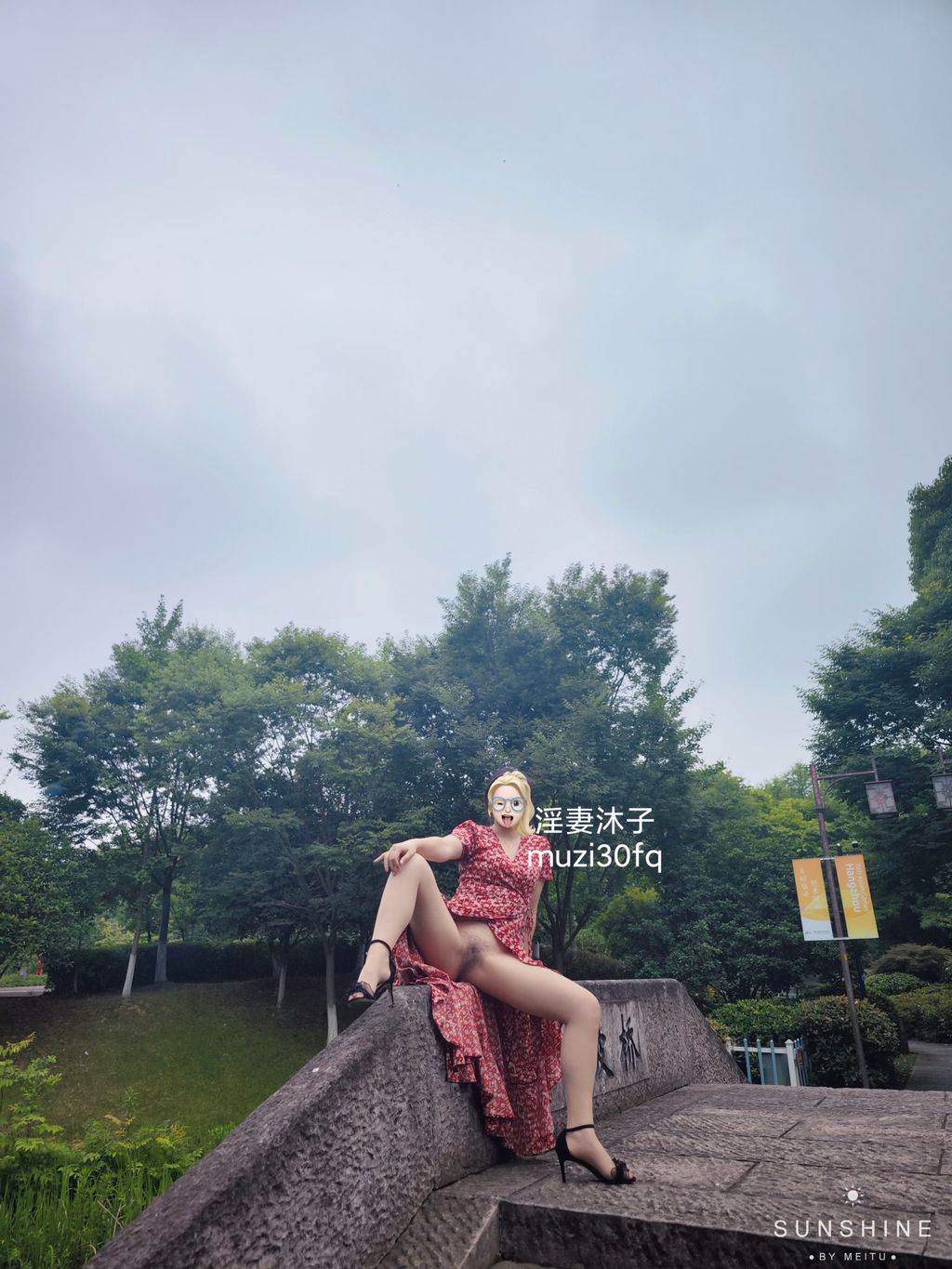 [OtherXXX] 沐子： 人前露出极品人妻