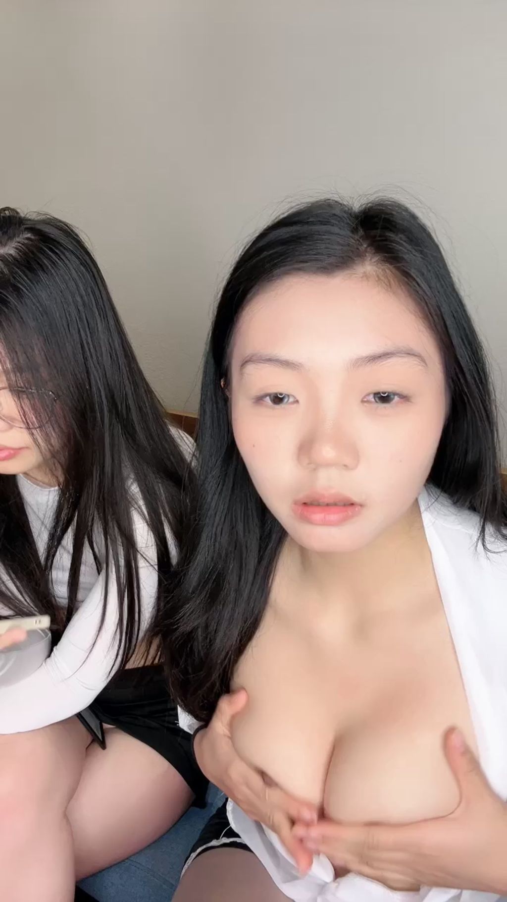 雯雯茜茜： 欲女双学妹 剧情演绎 勾引技师 外卖小哥 #04