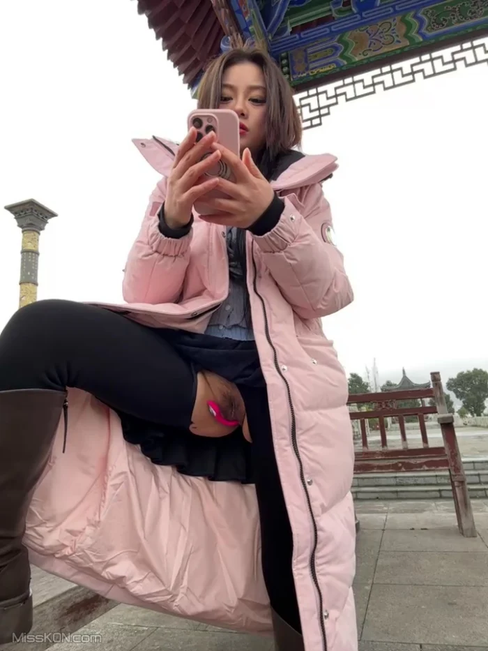 AsiaGoodLuck： 户外达人丝袜 公园 室内公共场所露出 长裙下塞跳蛋 #04