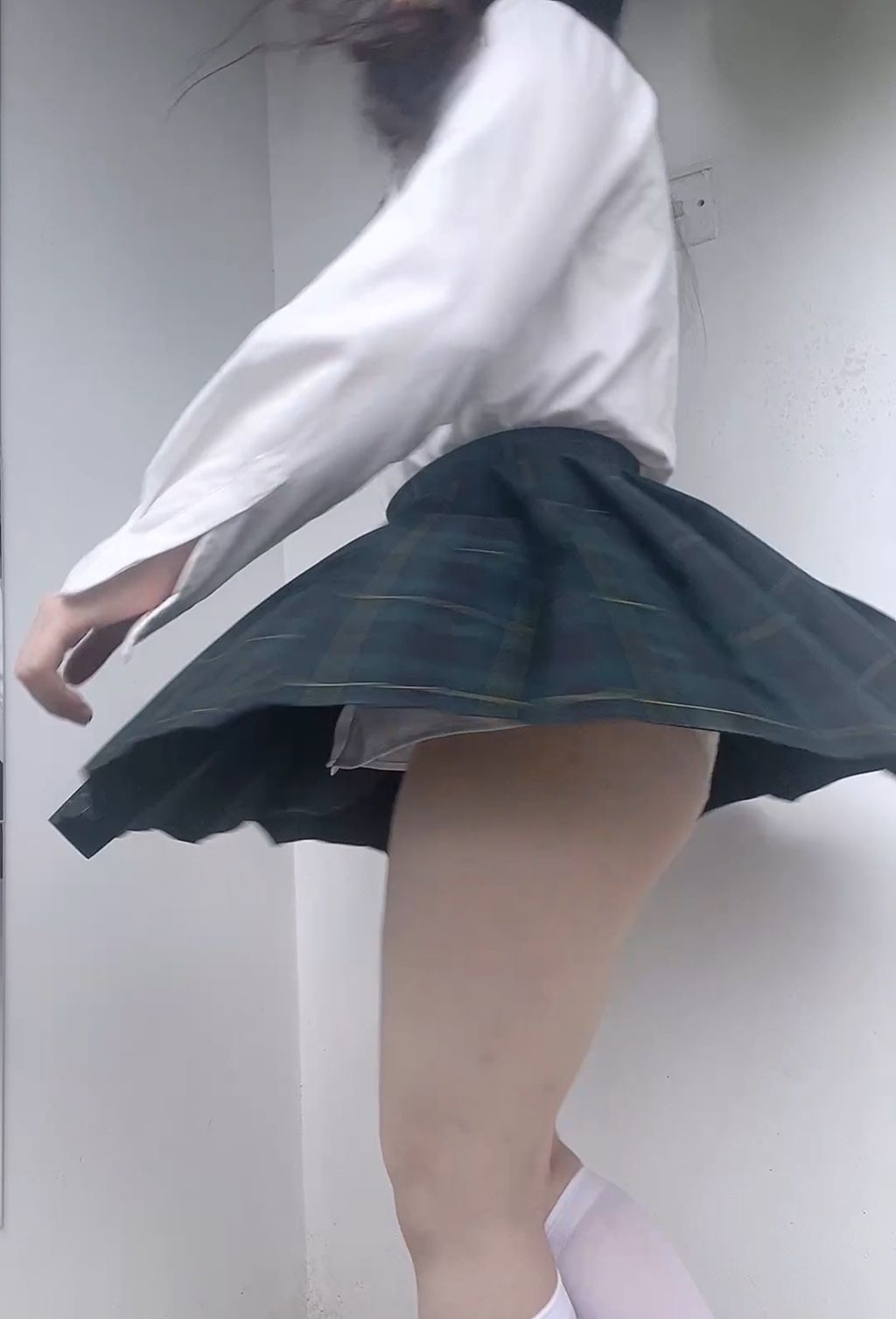 小坦克型女大学： 户外露出 漂亮学生妹私下极度反差 性瘾小母狗