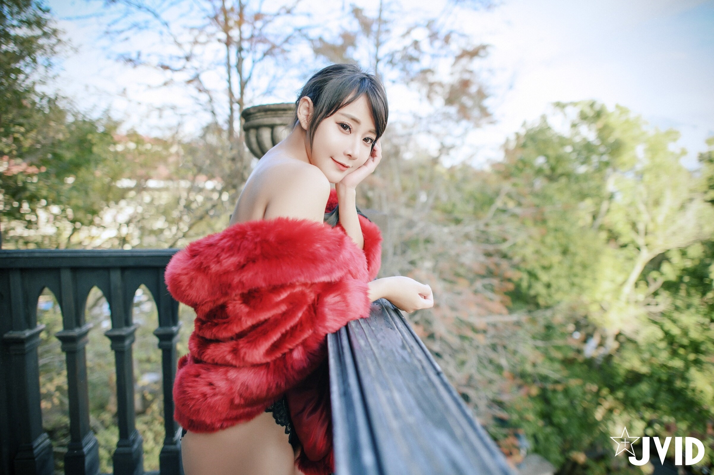 [JVID] Lele 樂樂 – 【全輯上空無碼】巨乳女神 樂樂－鹿角女孩的報恩！