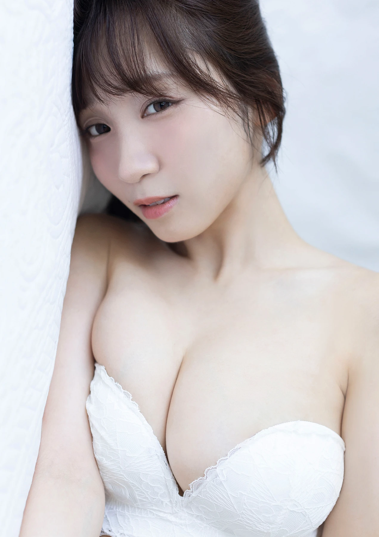 Moe Iori 伊織もえ, 写真集 スピサン グラビアフォトブック [幽かな休日]