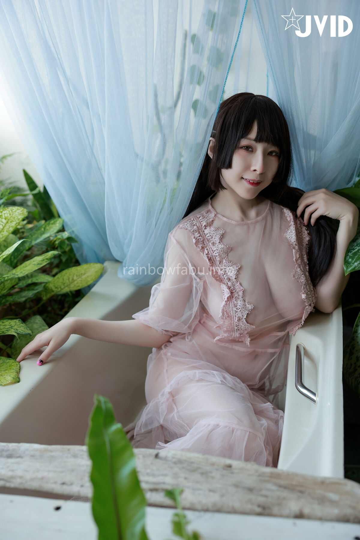 Li Fei Er 黎菲兒 - 菲兒在花叢中蹦出誘人巨乳彈出渾圓翹臀 極限邊緣的挑逗 Part01