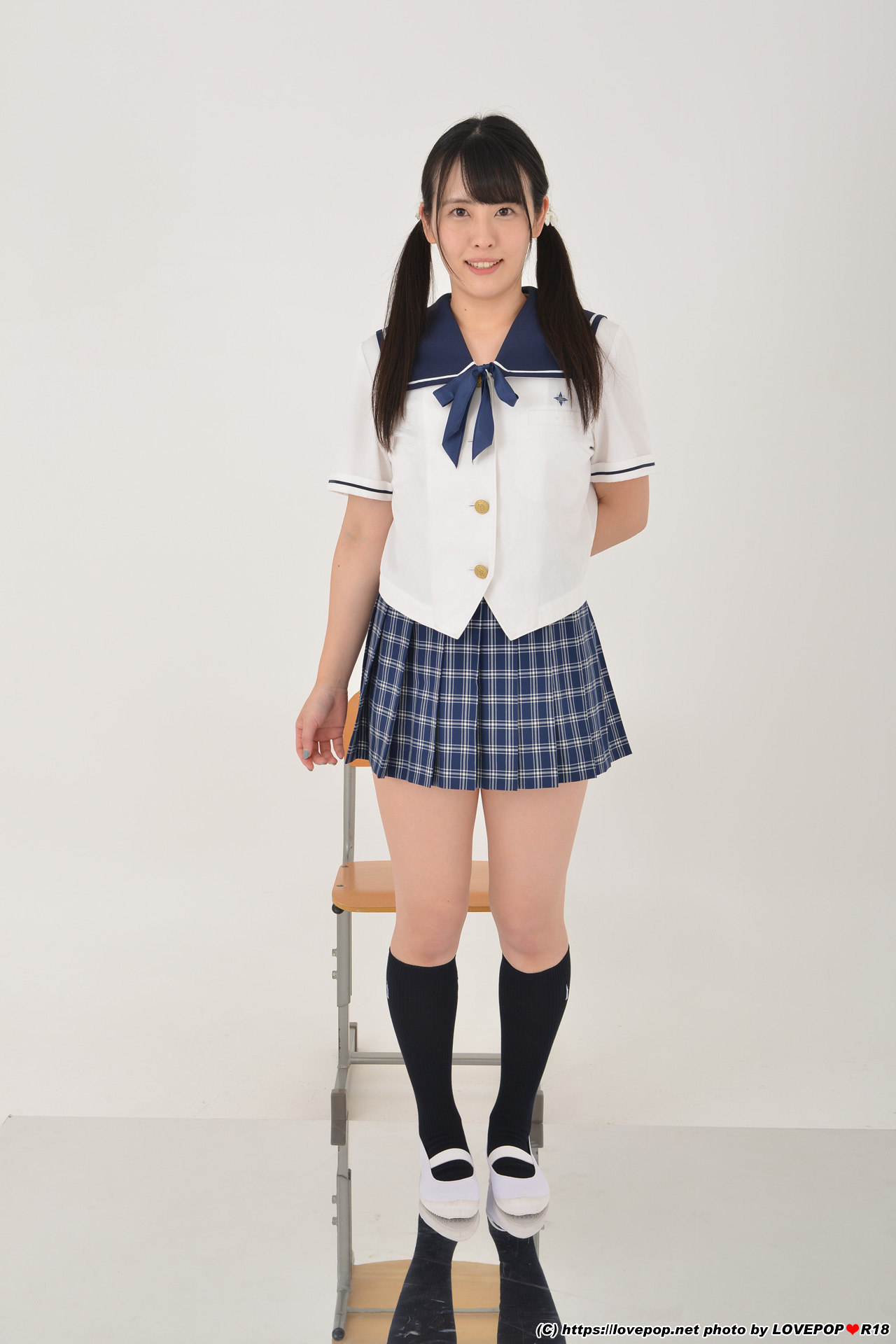 [Lovepop] Akari Aizawa 愛沢あかり - No.L-0697 Photoset #003 School Uniform (Sailor)