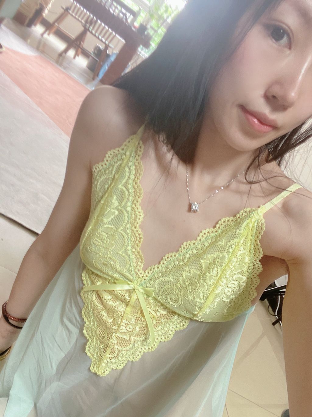 彤彤乖： 喜欢户外露出
