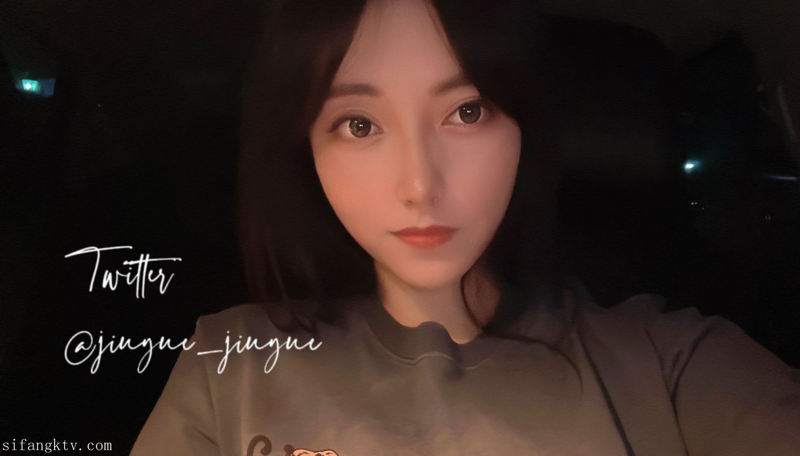 酒月： 极品巨乳 人前露出私拍
