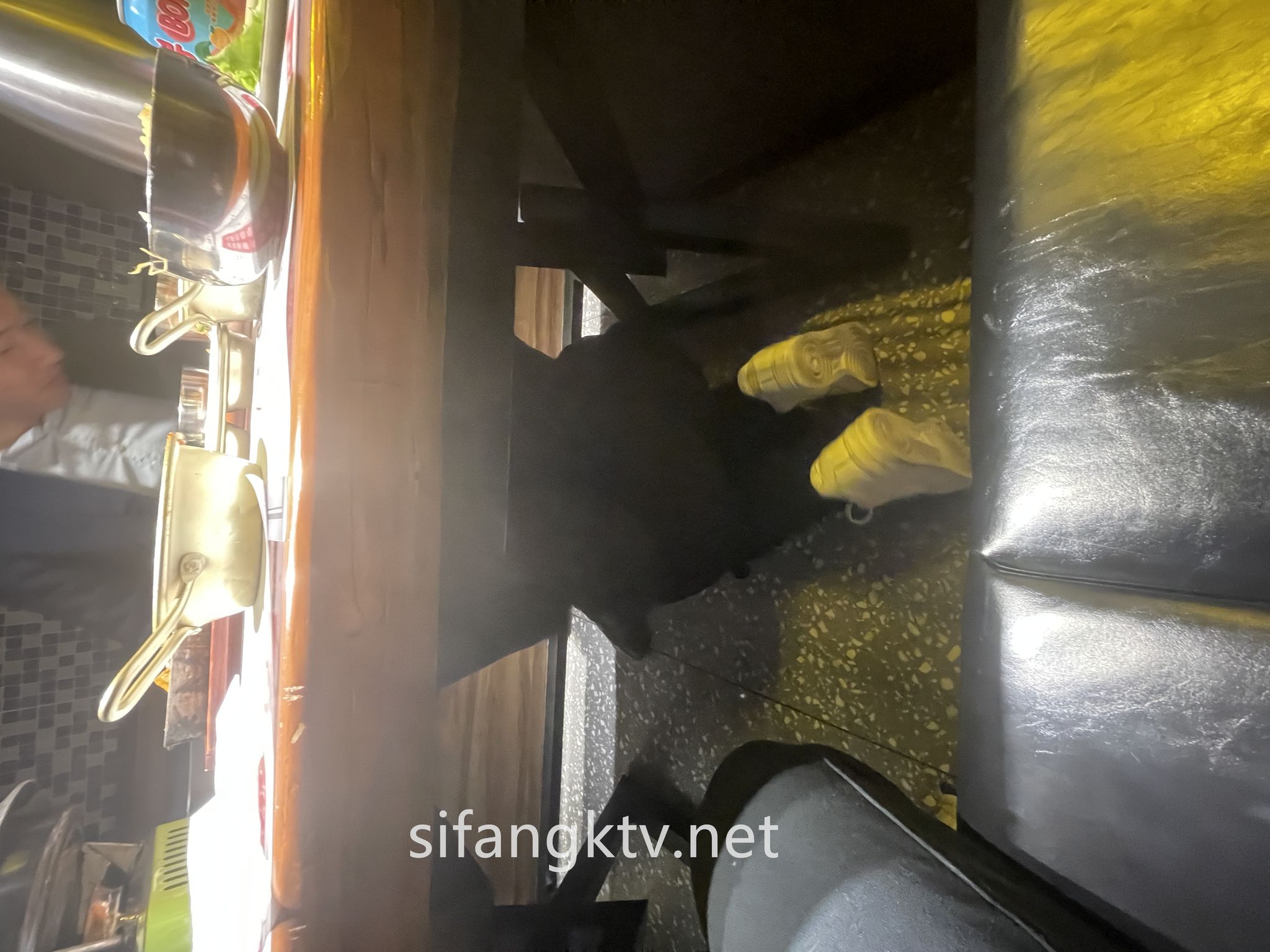 [OtherXXX] 小可爱： 绿帽癖NTR夫妻 旅拍露出
