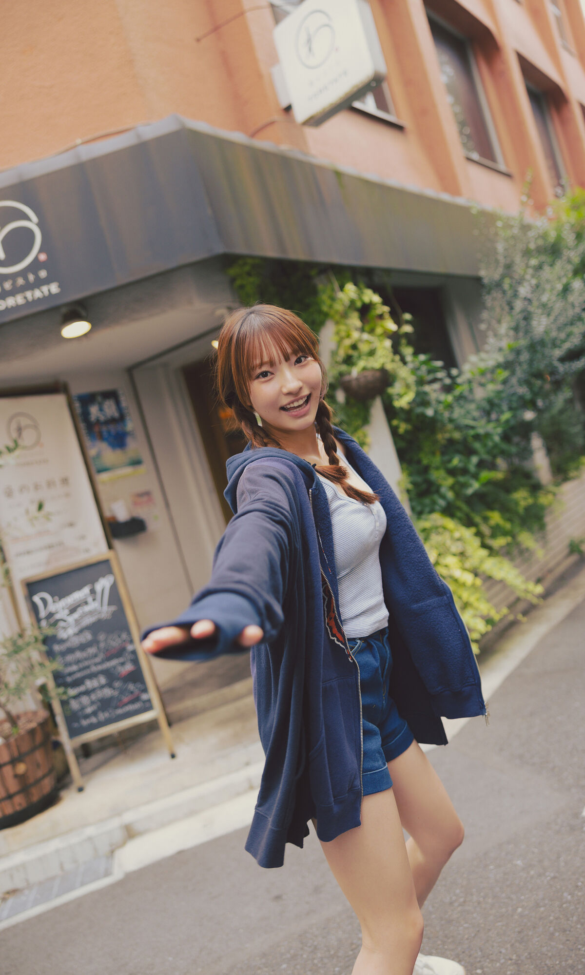 Natsuki Satonaka 里仲菜月 - Happiness Is This しあわせって こういうこと