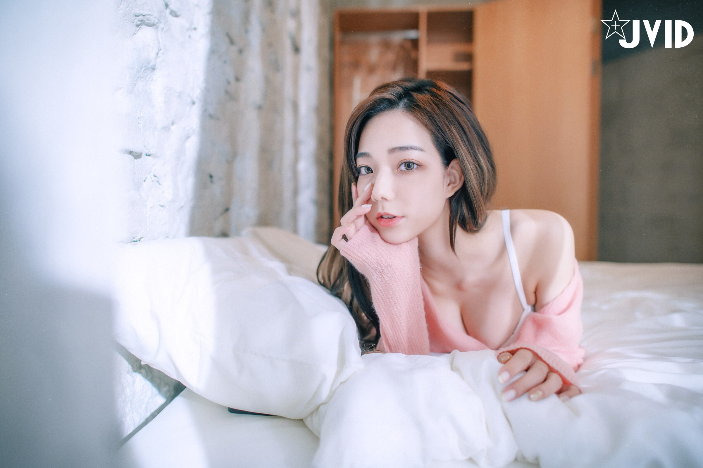 [JVID] 啾啾 – 清純小女孩啾啾如今秀色可餐，小褲褲下的形狀好誘人