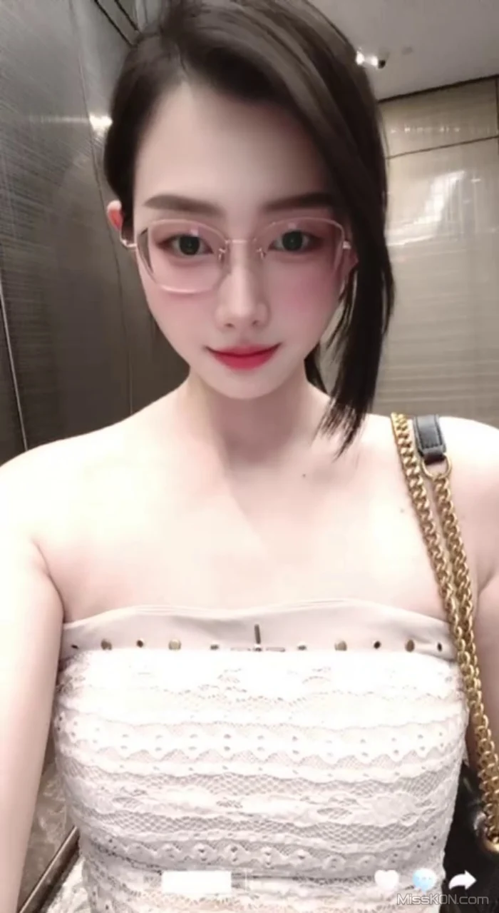 李安菲： 顶级泄密 2026.01.29 轻松拿下拜金小姐姐