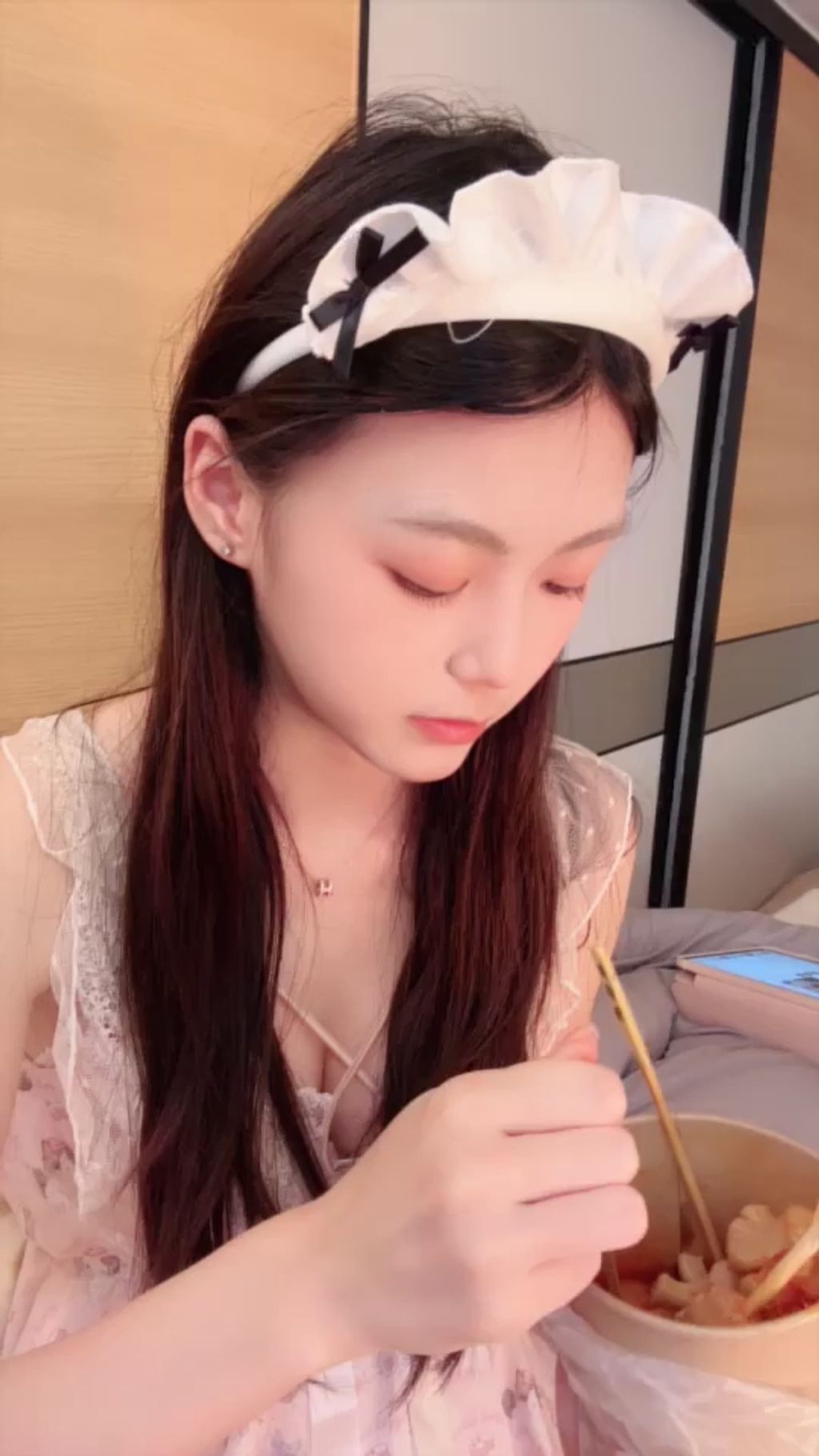 小佳宝： 校花级小美女付费首秀
