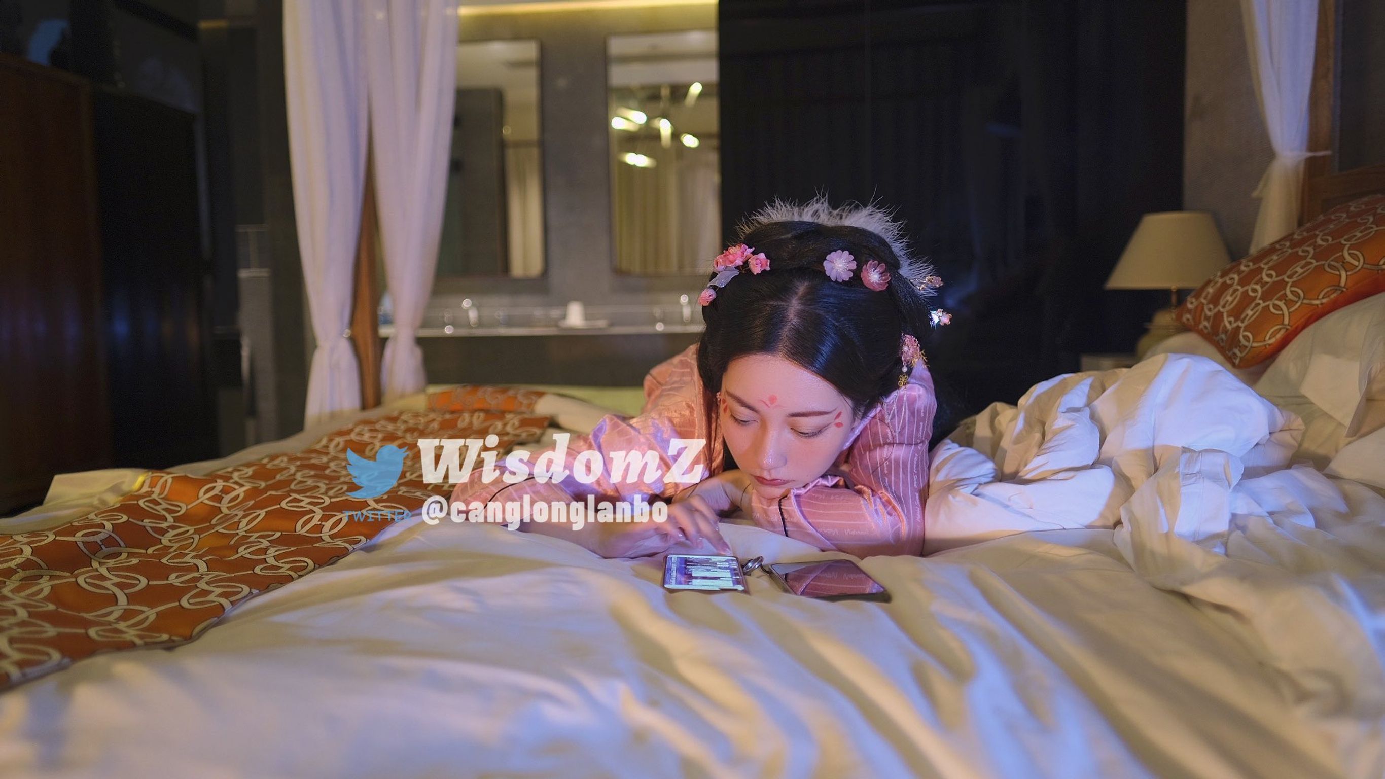 酒月： 极品巨乳 人前露出私拍