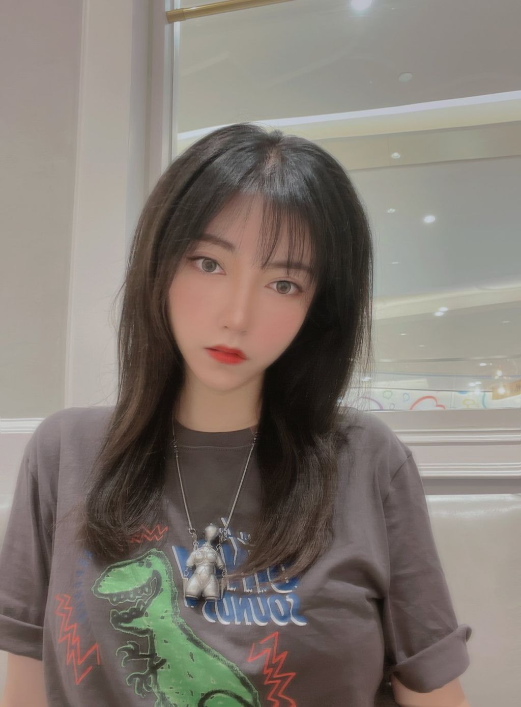 酒月： 极品巨乳 人前露出私拍