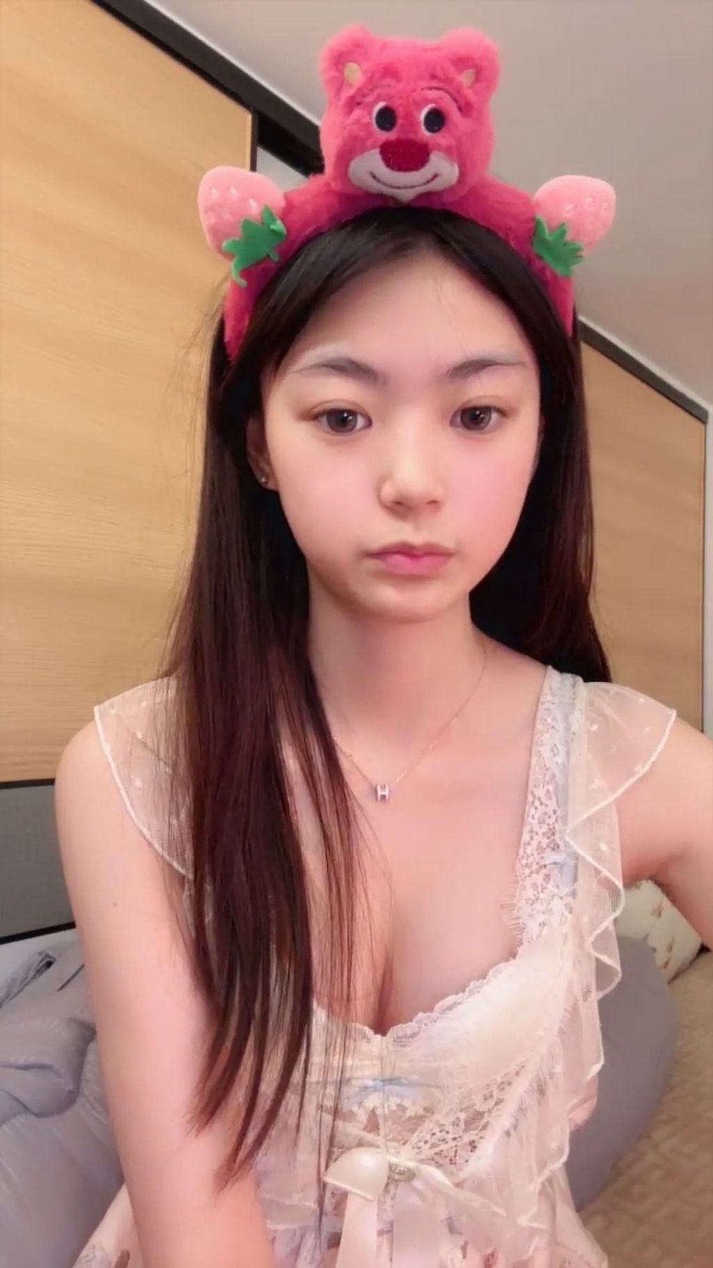 小佳宝： 校花级小美女付费首秀