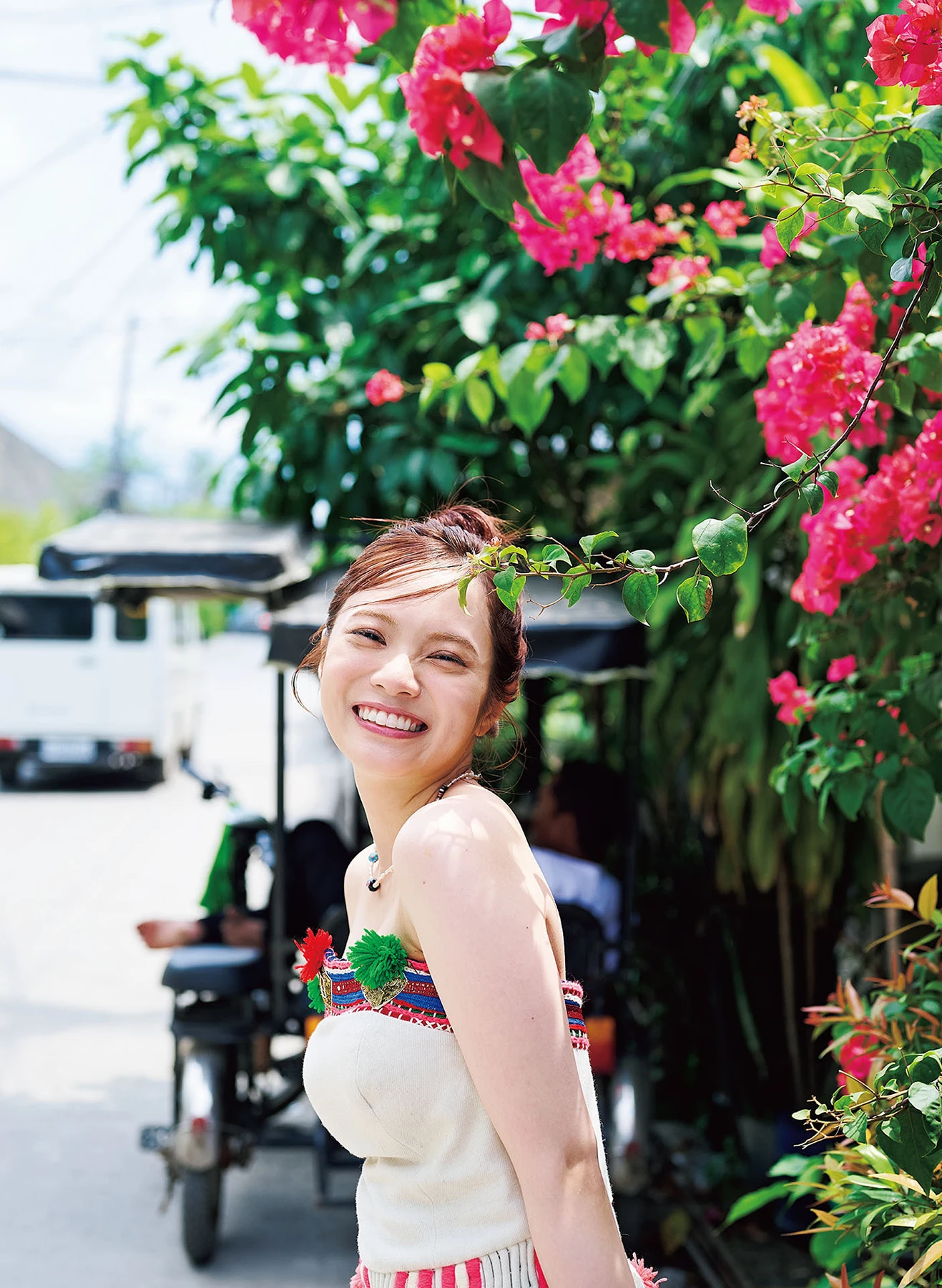 Miyata Manamo 宮田愛萌, 1st写真集 「Lilas」 特別アザーカット付き版