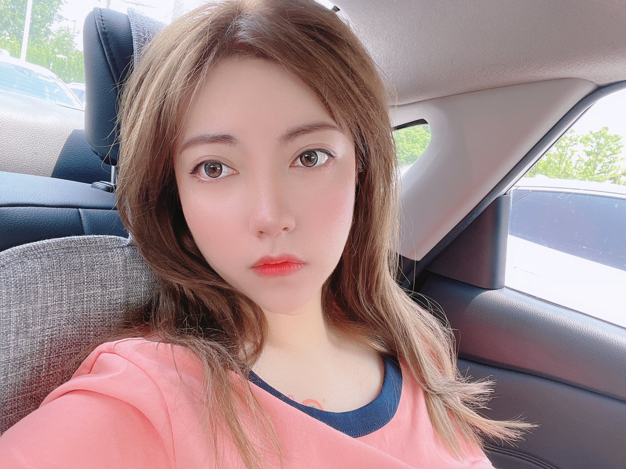 酒月： 极品巨乳 人前露出私拍