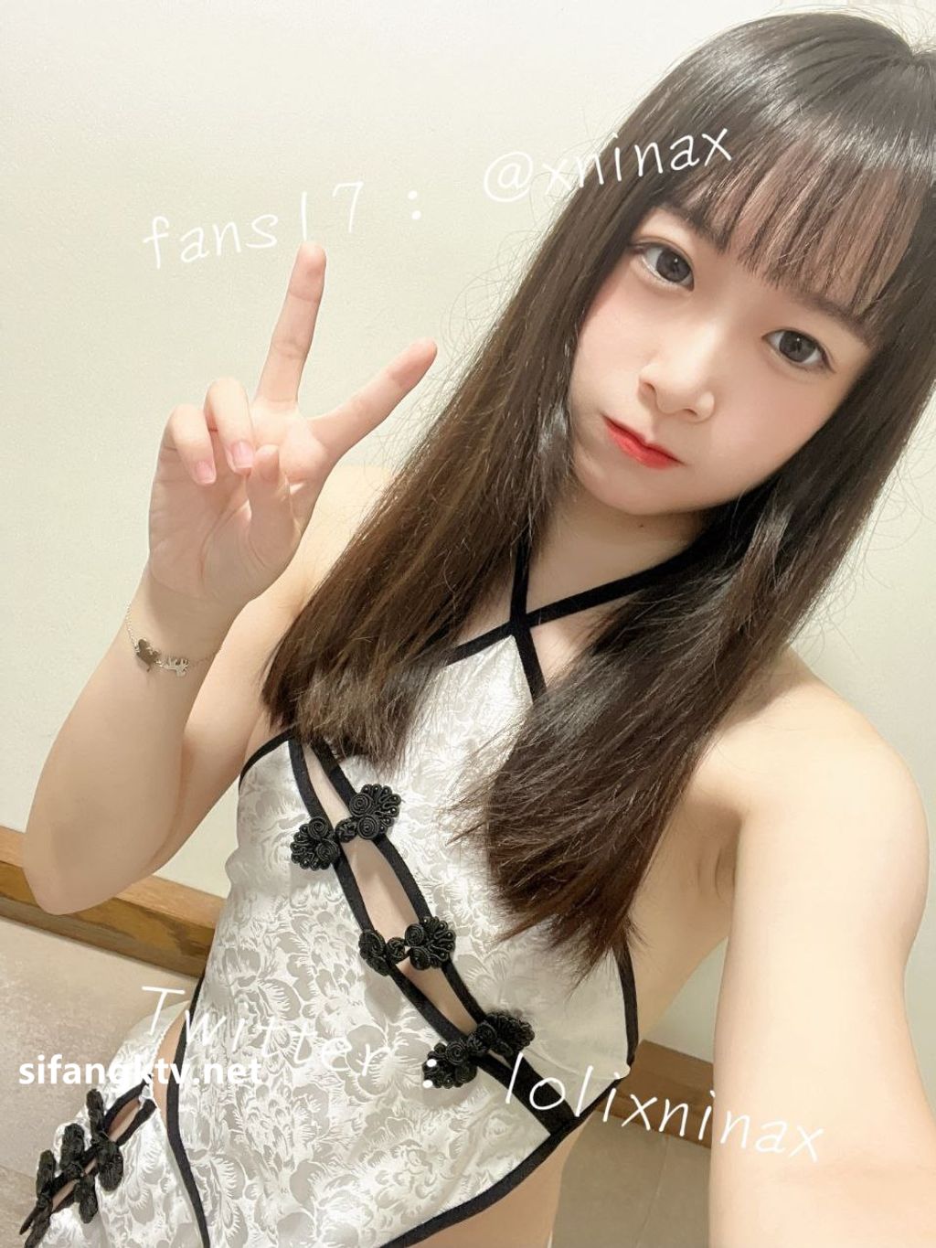 lolixnixax(小只马妮娜): 超级可爱的双马尾福利姬 #01 153 lolixnixax(小只马妮娜): 超级可爱的双马尾福利姬 #01