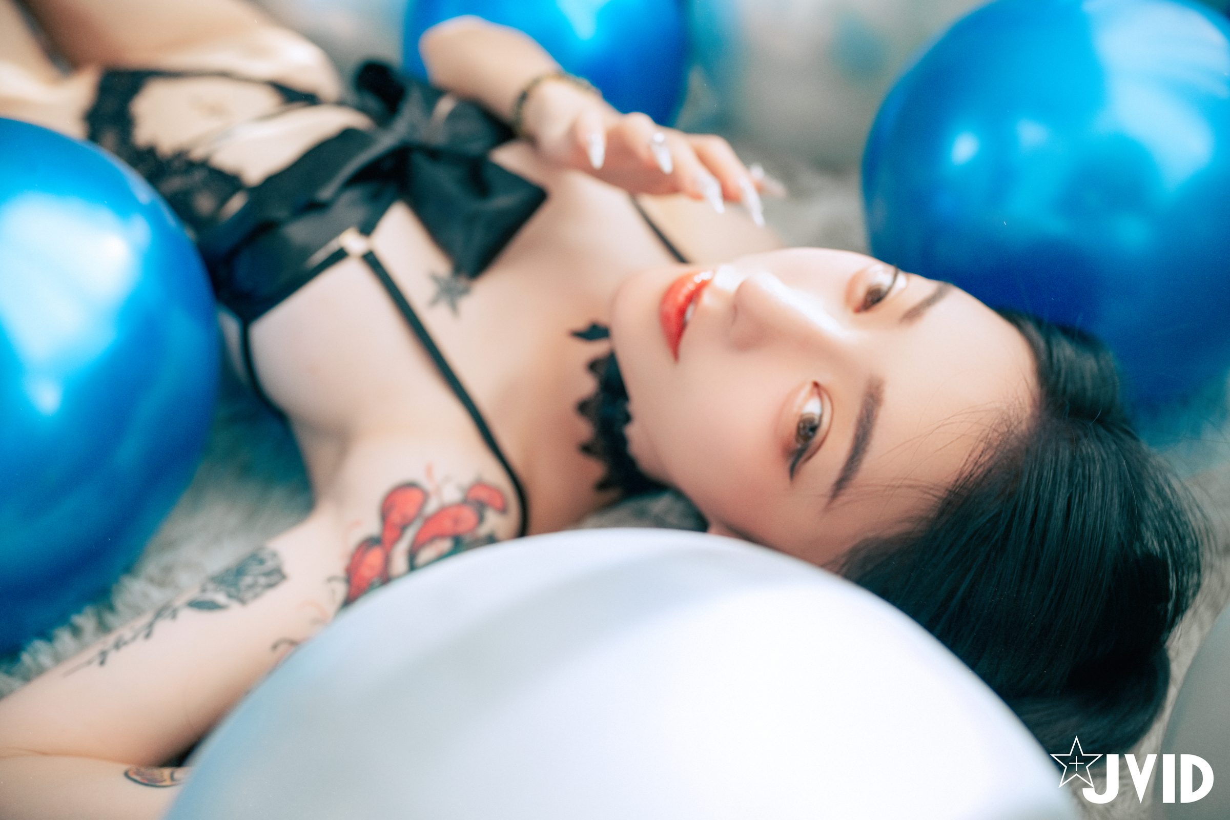 [JVID] 飄飄哥 – 【最狂尺度生日特輯／極細丁無膚膠】色色の裸體生日趴－飄飄慶生被脫光光塗抹奶油超細線丁無膚膠擠出誘人駱駝蹄屁股翹高背後位視角超色慾超誘人裸體奶油慶生影片熱映中