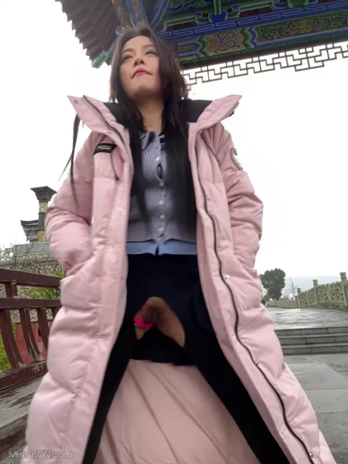 AsiaGoodLuck： 户外达人丝袜 公园 室内公共场所露出 长裙下塞跳蛋 #04