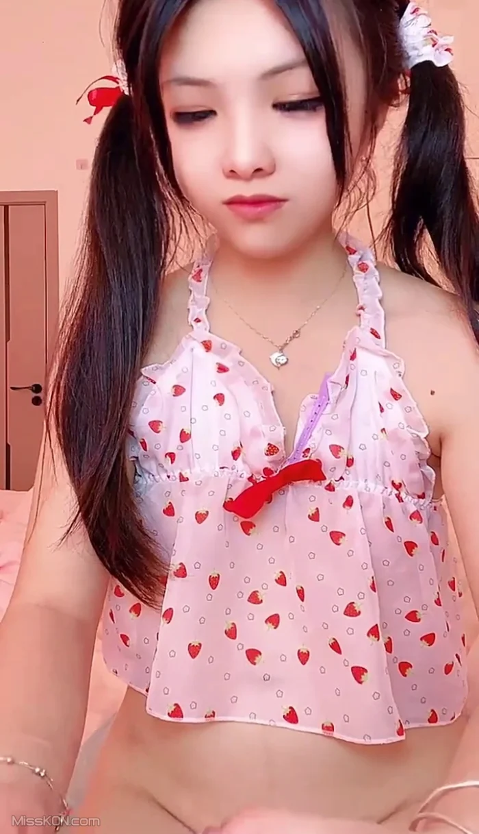 音萌软妹: 软萌学妹 直播间脱光很诱惑 8 音萌软妹: 软萌学妹 直播间脱光很诱惑