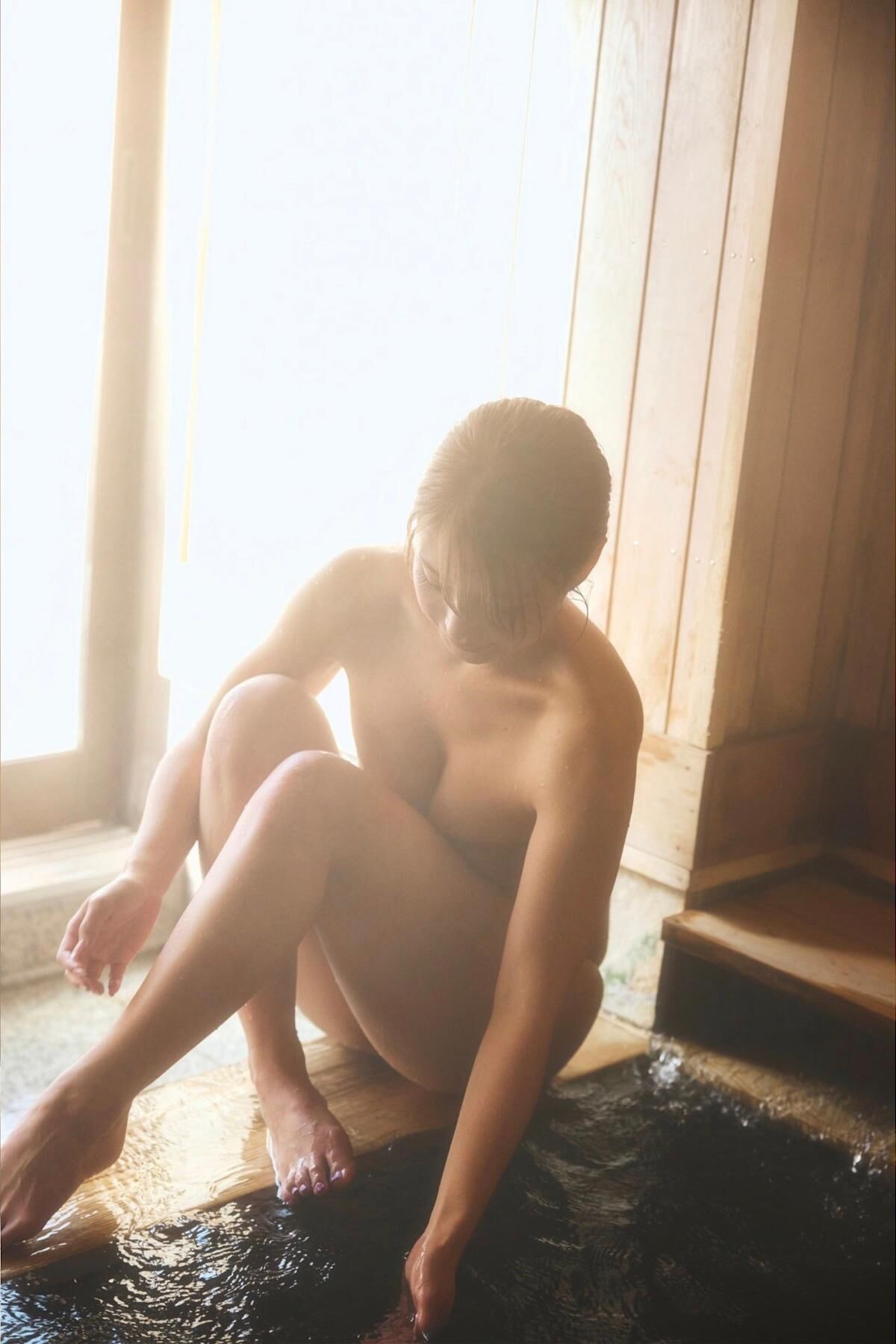 ENA - 元保健室の先生が放つ強烈な色気 SPA デジタル写真集