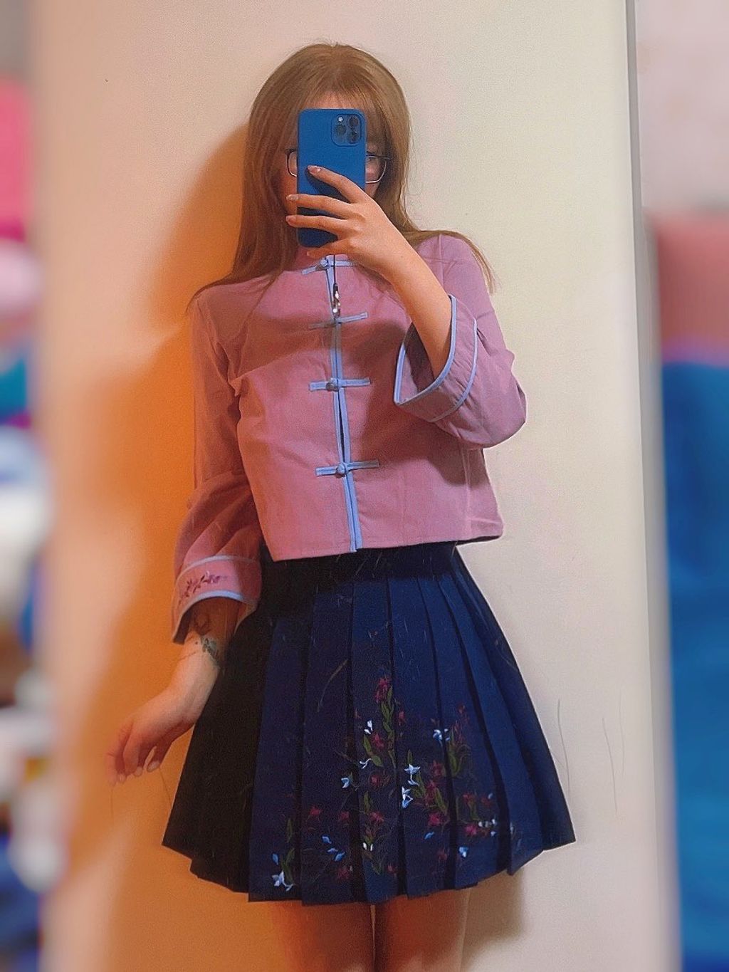 酒月： 极品巨乳 人前露出私拍