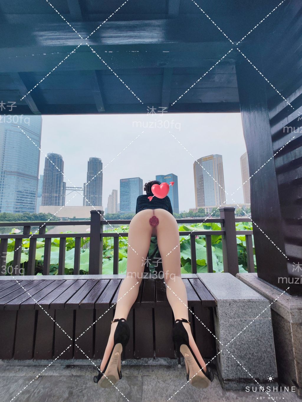 [OtherXXX] 沐子： 人前露出极品人妻