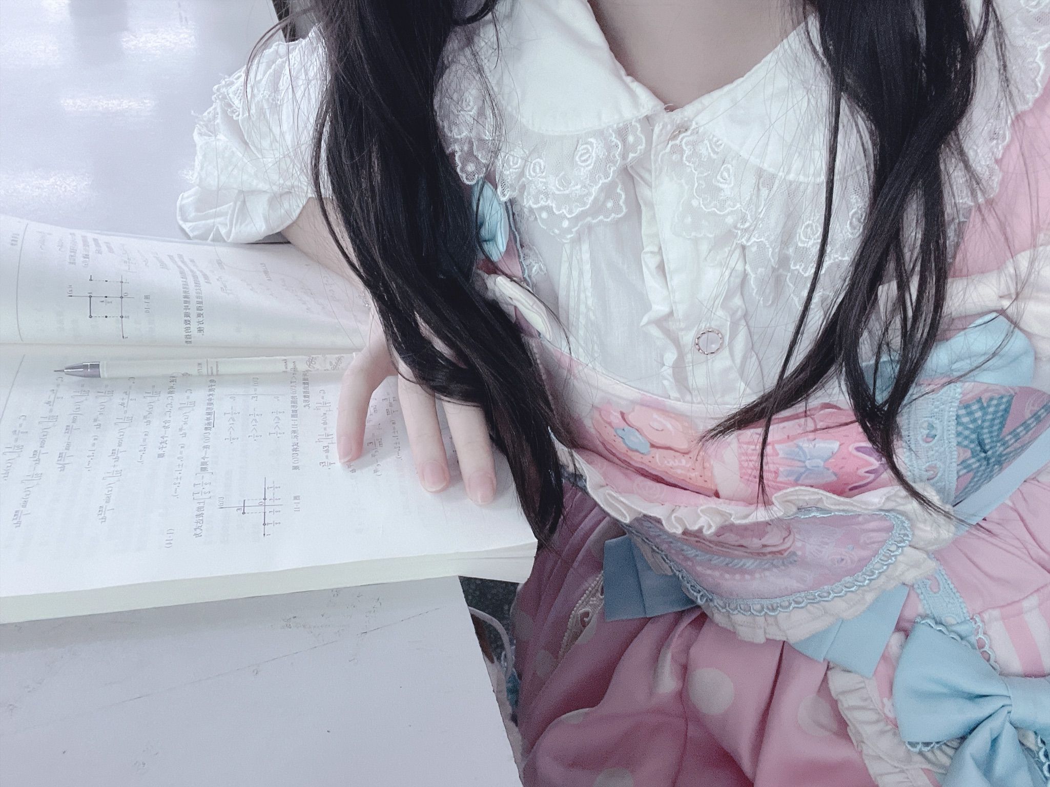 小坦克型女大学： 户外露出 漂亮学生妹私下极度反差 性瘾小母狗