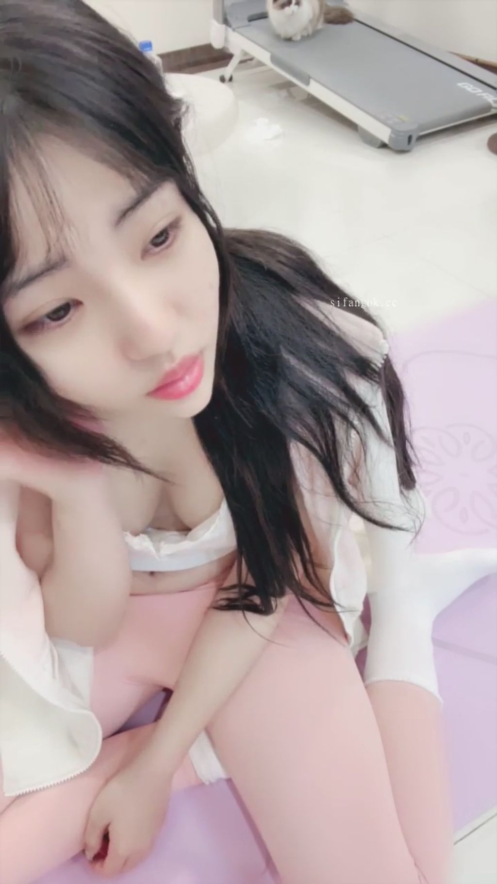 呆呆小乖： 新人尤物校花下海 健身瑜伽 脱光特写
