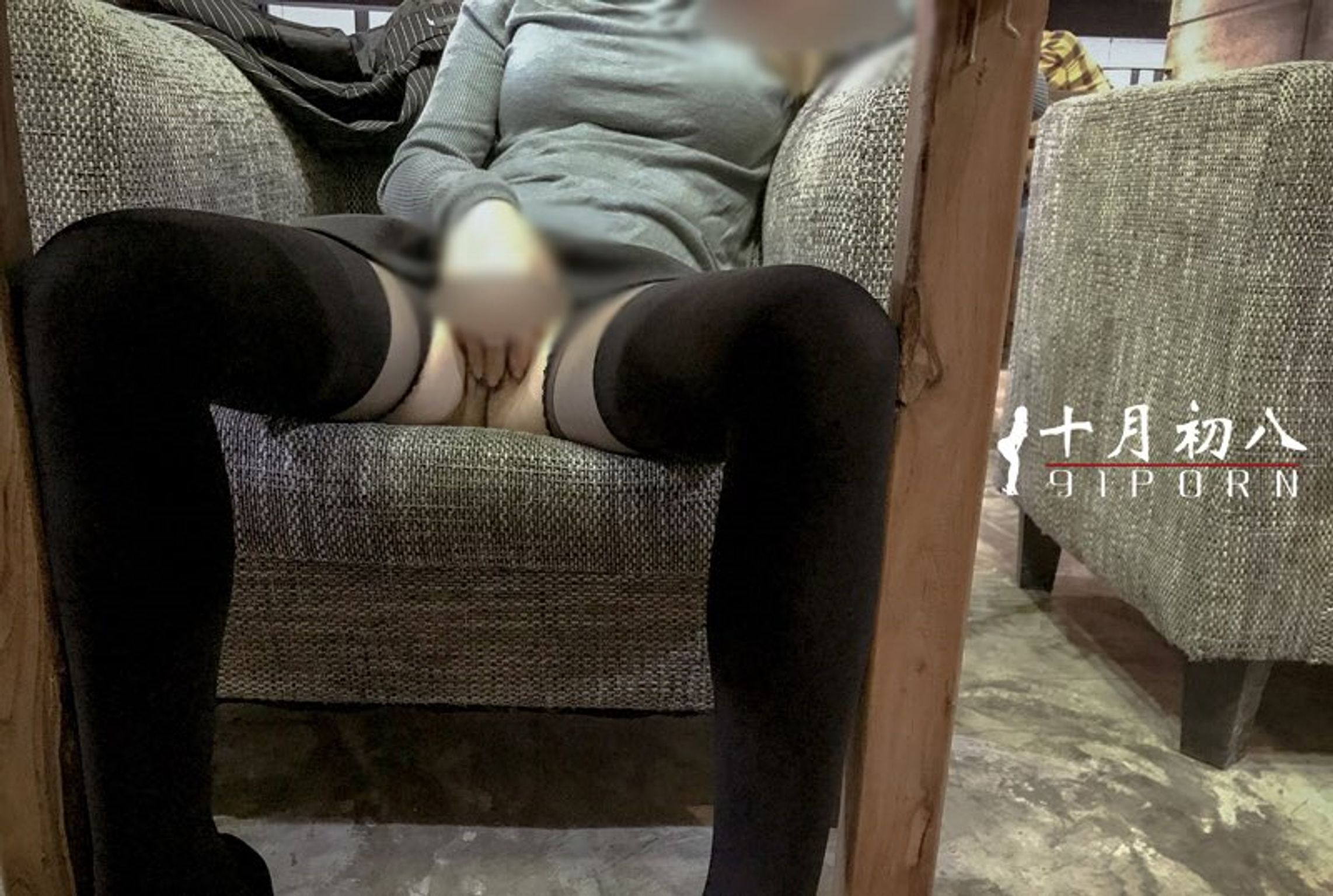 十月初八： 人前露出私拍合集