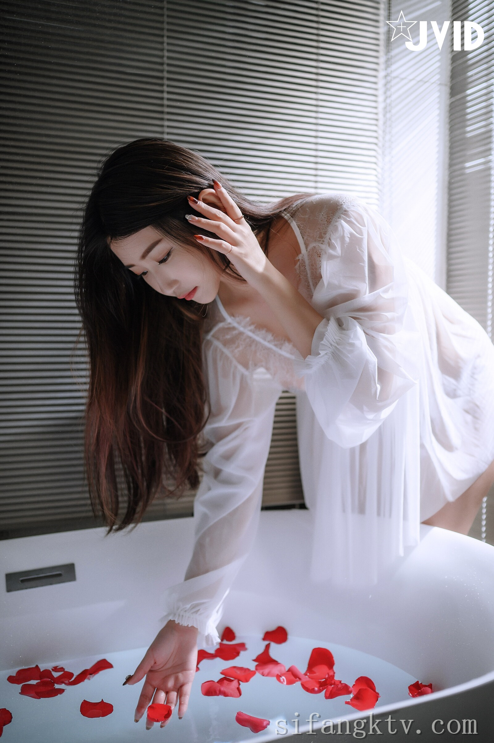 [JVID] 肉包Mini – 用玫瑰成功征服可爱肉包的肉体-热爱