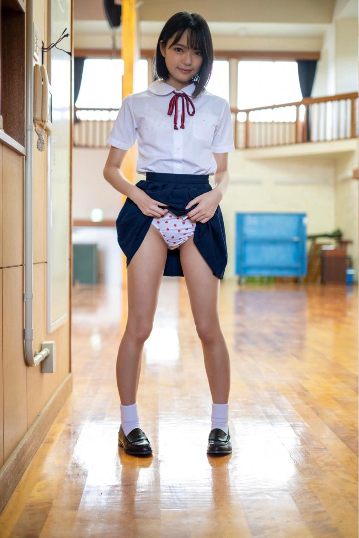 PANCHIRA - 全編制服パンチラ写真集 02