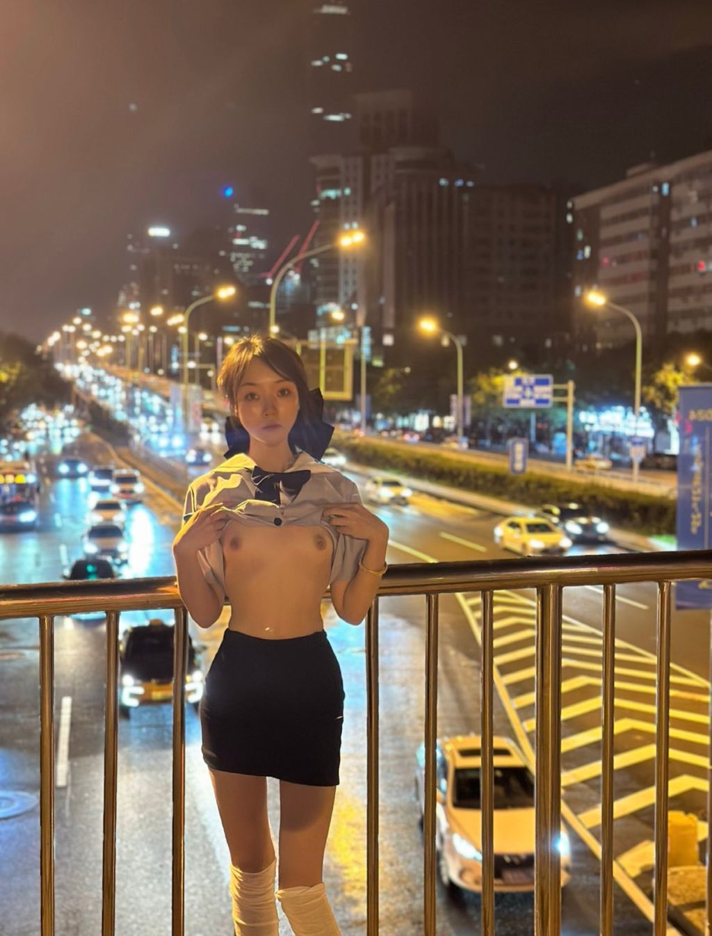 彤彤乖： 喜欢户外露出
