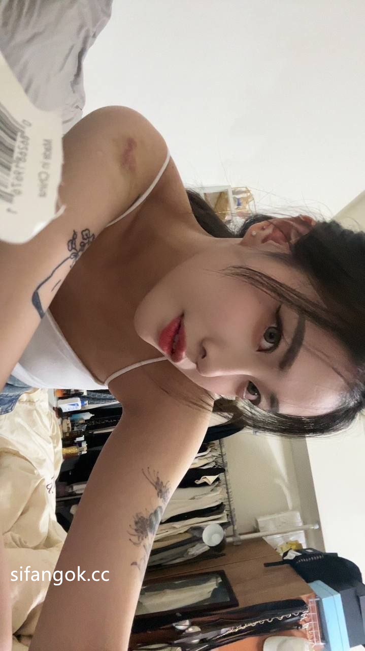 御姐型海歸留學生露臉性愛自拍,開放熱情各種花樣,出國後變成阿黑顏母狗,這么騷是有說法的 11 御姐型海歸留學生露臉性愛自拍,開放熱情各種花樣,出國後變成阿黑顏母狗,這么騷是有說法的