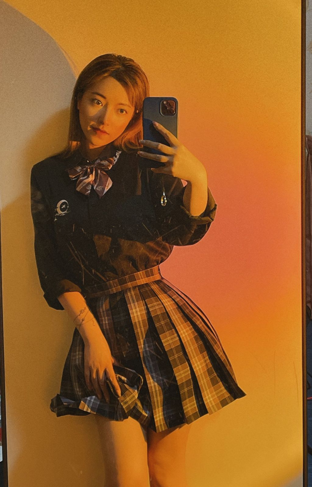 酒月： 极品巨乳 人前露出私拍
