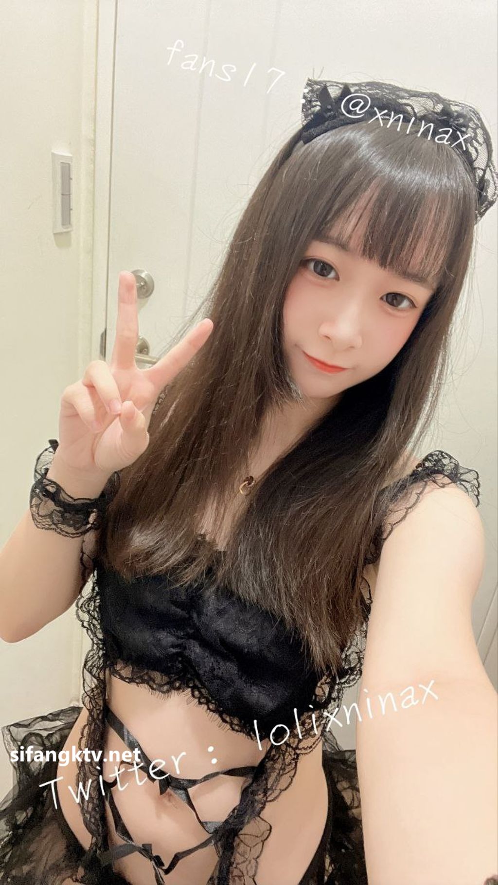 lolixnixax(小只马妮娜): 超级可爱的双马尾福利姬 #01 171 lolixnixax(小只马妮娜): 超级可爱的双马尾福利姬 #01