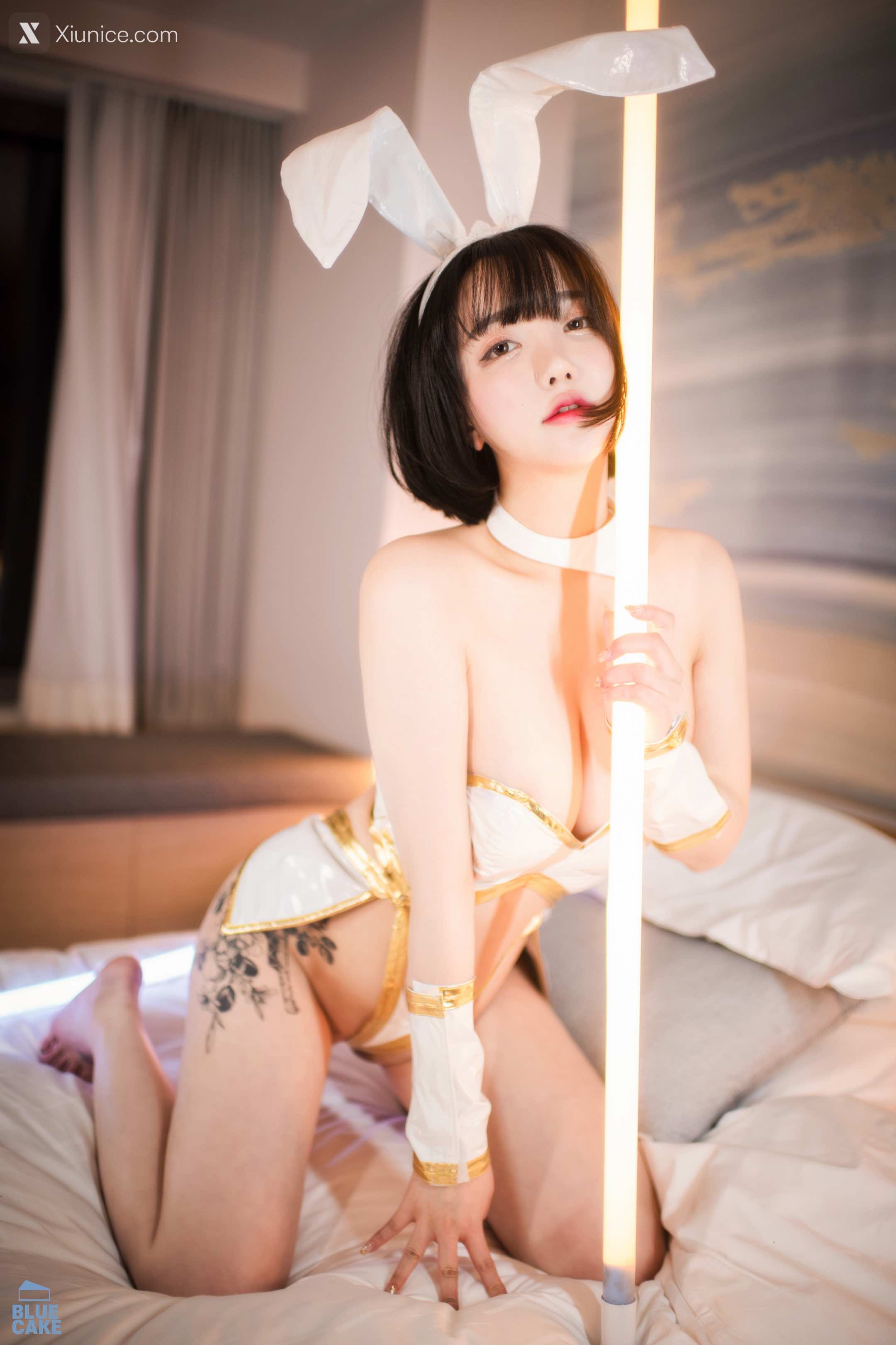 BLUECAKE Son Ye-Eun (손예은) – BunnyLuXXX 4K