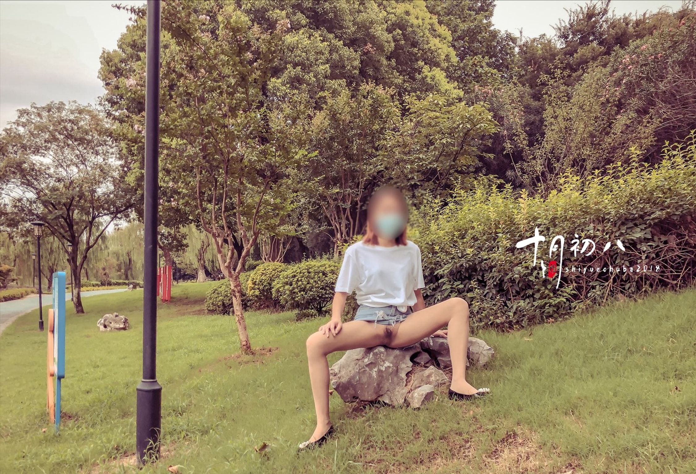 十月初八： 人前露出私拍合集