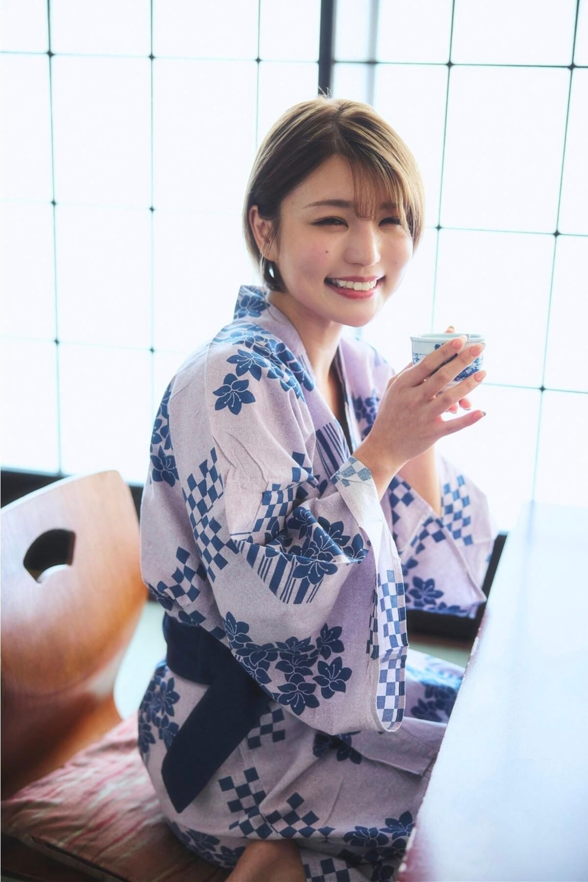 ENA - 元保健室の先生が放つ強烈な色気 SPA デジタル写真集