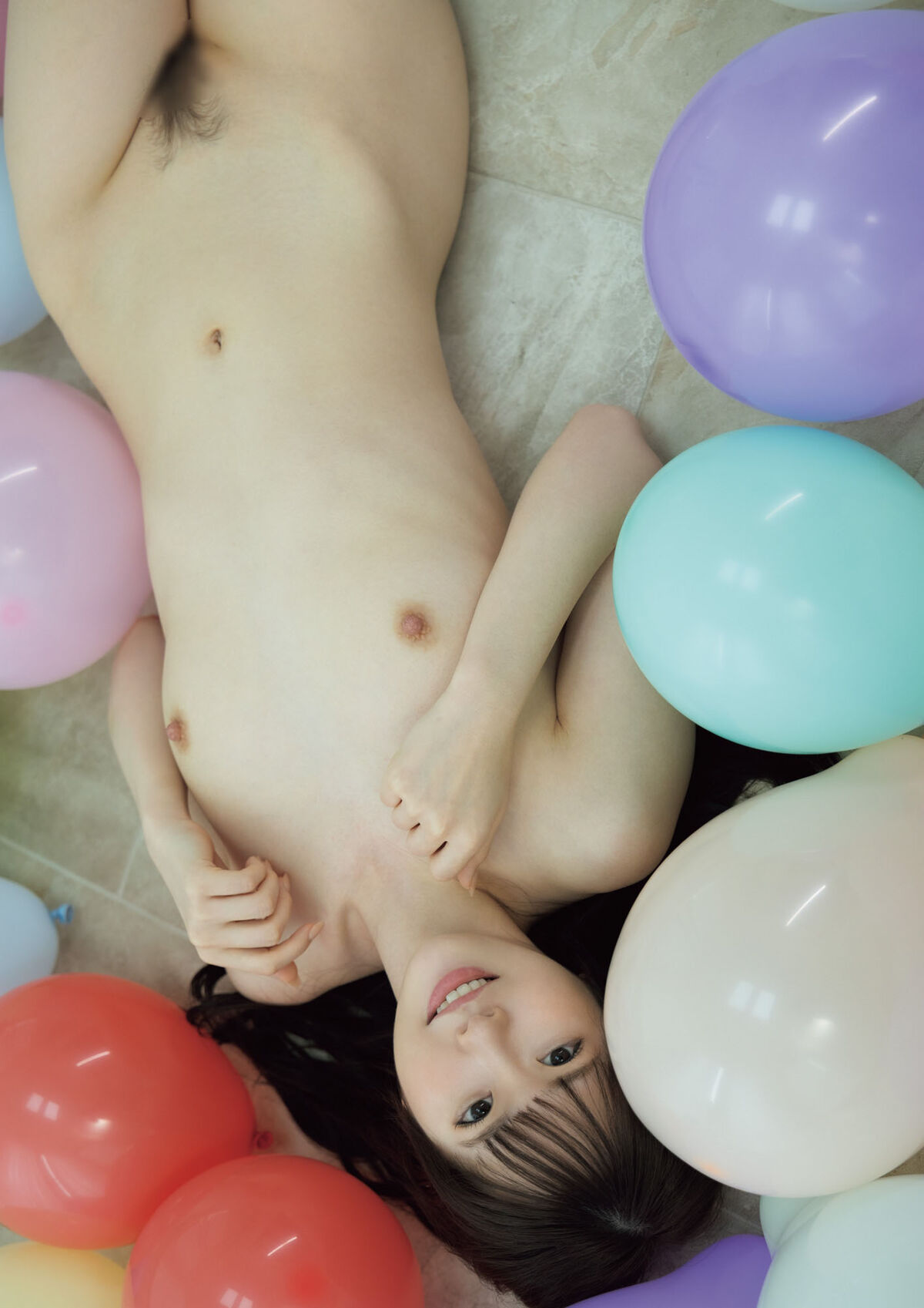 Emika Shirakami 白上咲花 - 写真集 Blooming