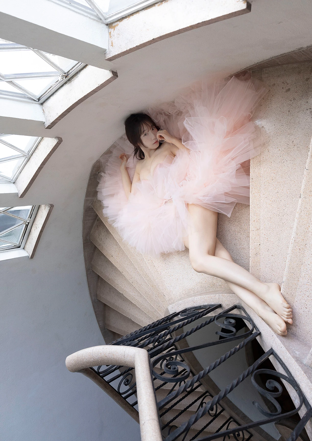 Moe Iori 伊織もえ, 写真集 スピサン グラビアフォトブック [幽かな休日]