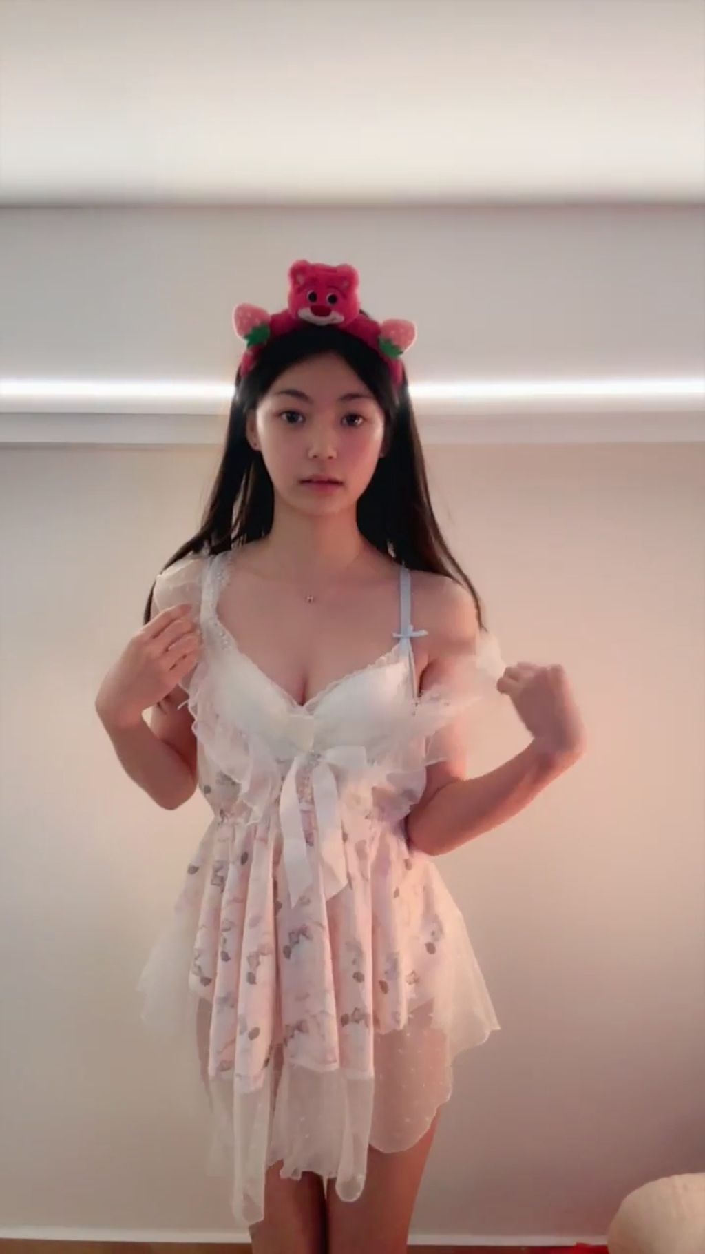 小佳宝： 校花级小美女付费首秀