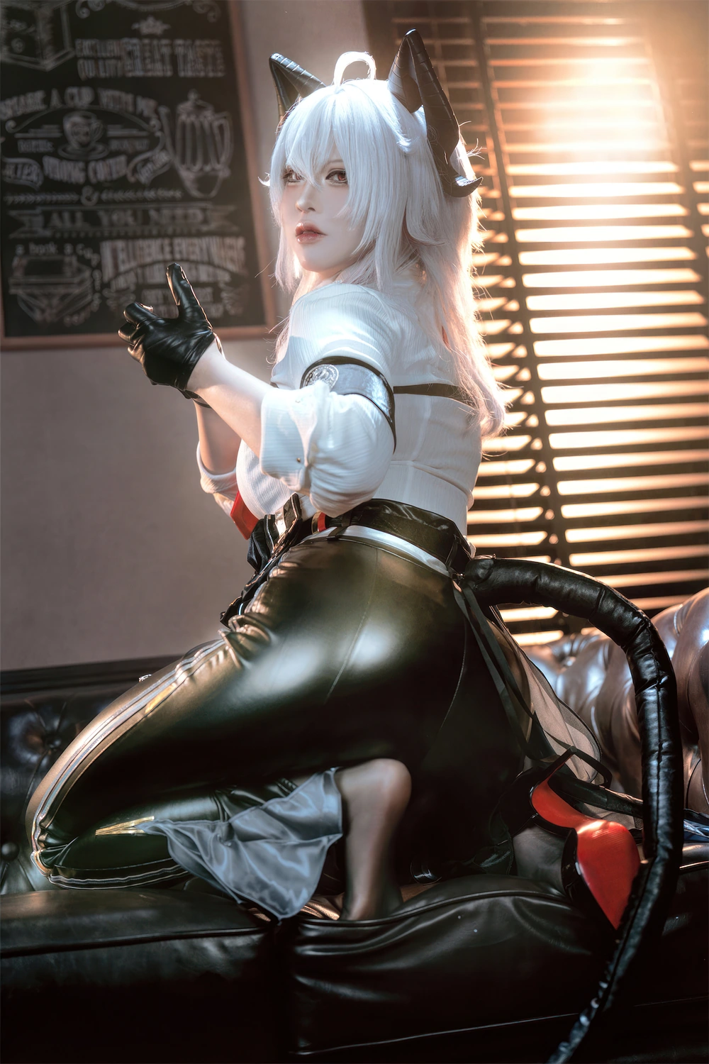 Cosplay 半半子Banbanko – 鸣潮 赞妮